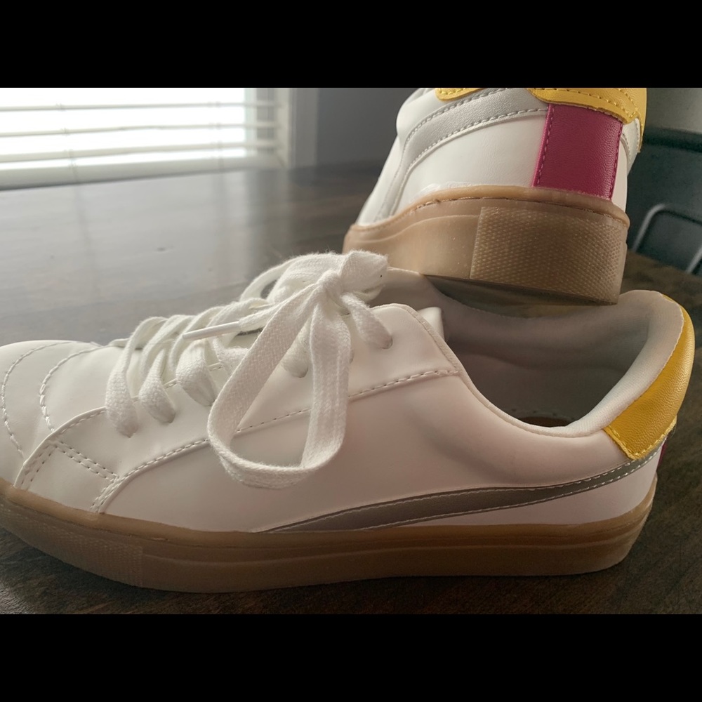 Women’s size 8 shoes